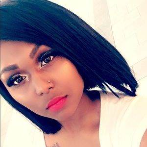 Meet your Posher, T'asia